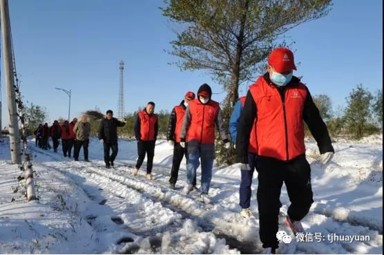 La prima neve pesante! Incredibile il paesaggio e incredibili volontari di Hu...